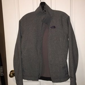 Women’s The North Face Windwall coat. Size small.